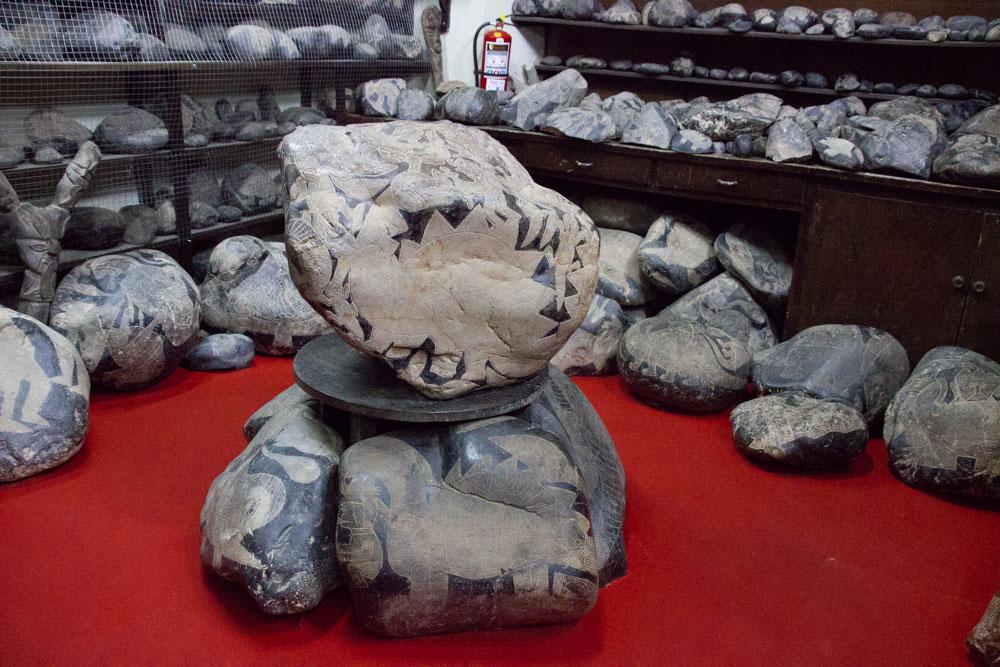 Черные камни Ики, музей Кабреры